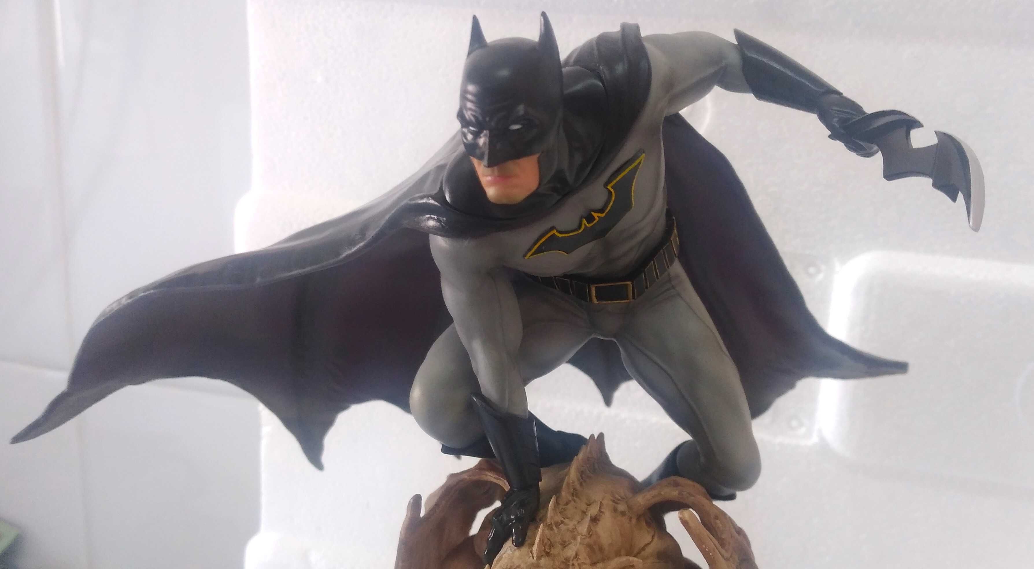 IRON STUDIOS - 1/10 Batman - Deluxe Art Scale by Eddy Barrows