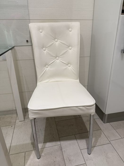 Стілець чотири штуки