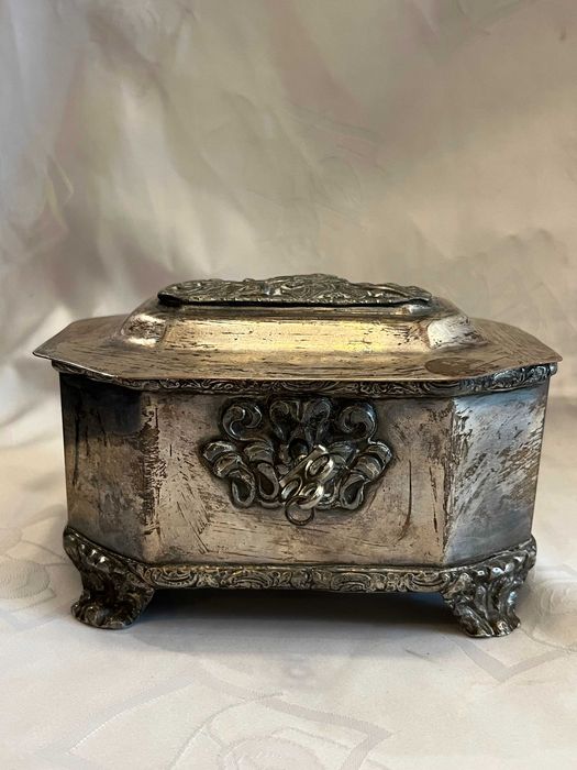 Cukiernica skrzynkowa marki Fraget XIX w.