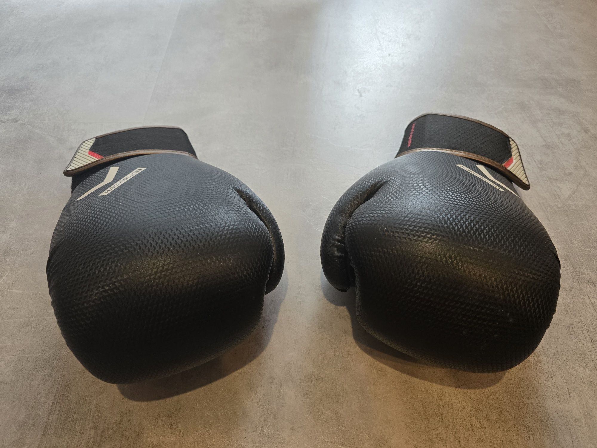 Zestaw do boksu/K1 - rękawice, owijki i nagolenniki - Decathlon