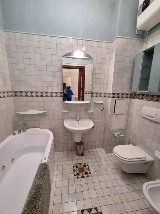 Подол, Андреевский спускск 2в, статусный дом, высокие потолки