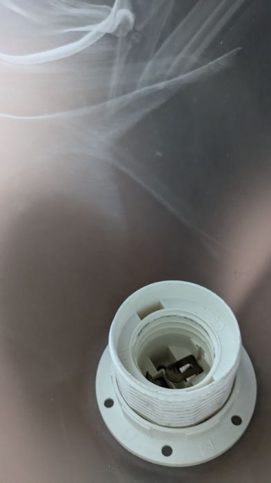 Lampa wisząca z mlecznym kloszem