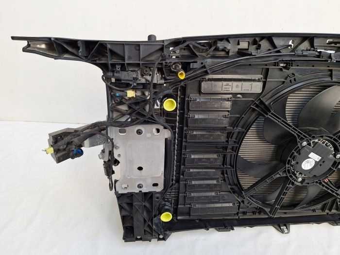 Audi A4 B9 Передня панель, телевізор