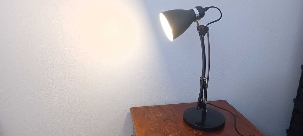 Candeeiro de Leitura Articulado