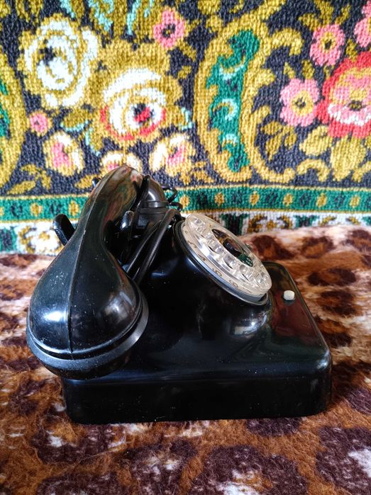 Винтажный телефон германия