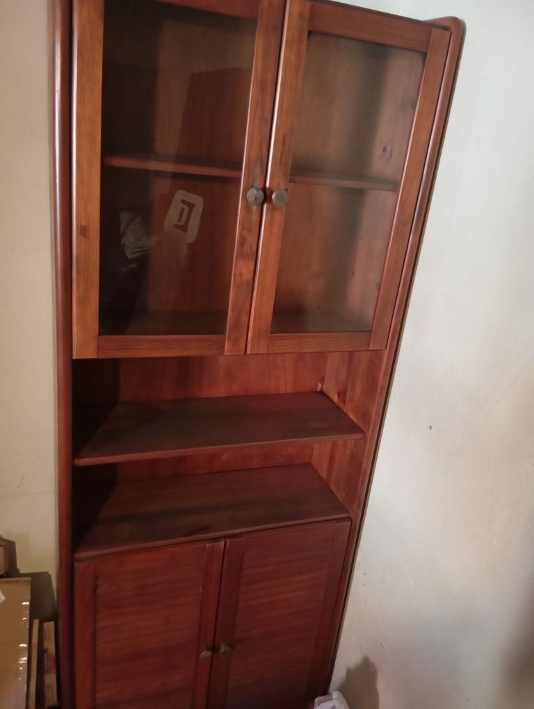 Móvel em pinho..