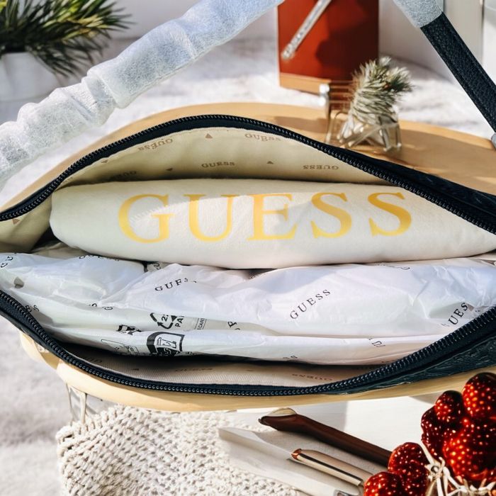 Torebka Guess czarna Monogram Logo Nowa Torba Kosmetyczka Eko Skóra