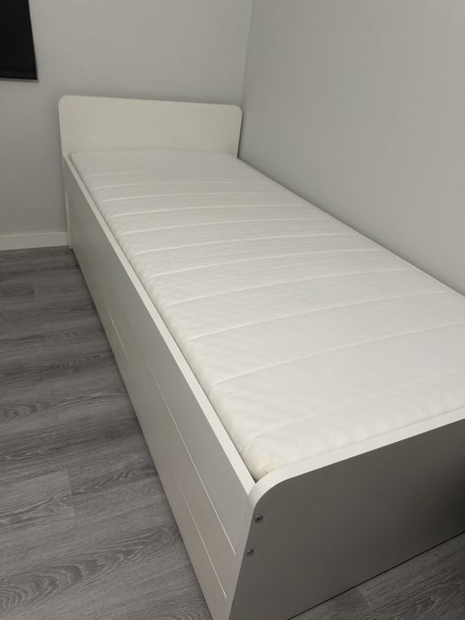 Vendo cama com gavetao + 2 gavetas