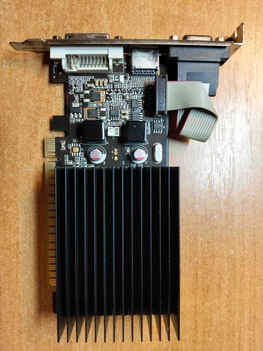 Продам відеокарту NVIDIA GeForce GT 210 — 1GB DDR3 — VGA / DVI / HDMI