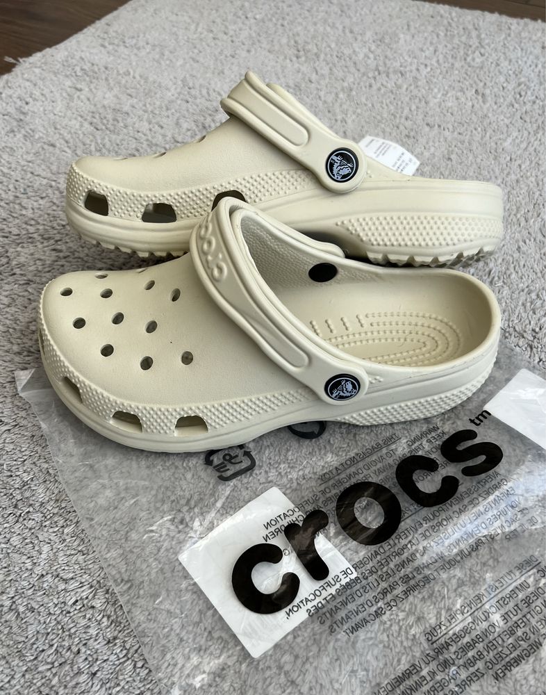 Крокси Crocs 37 р M5 W7 бежеві шльопанці сабо 23,5 см