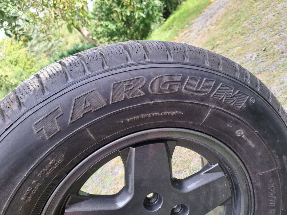 Opony ZIMOWE 235/70R16  bardzo dużo bieżnika, rok opon 4x 2022