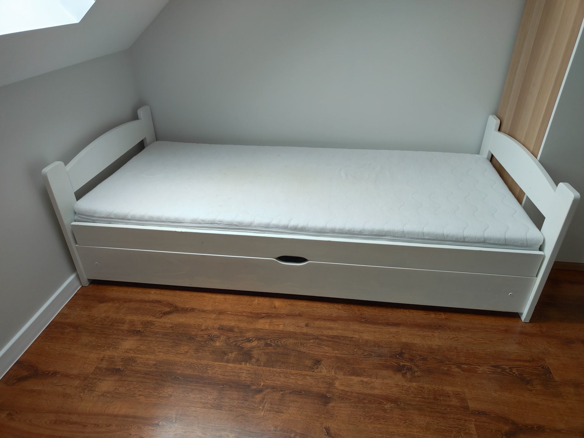 Łóżko z materacem 90/200