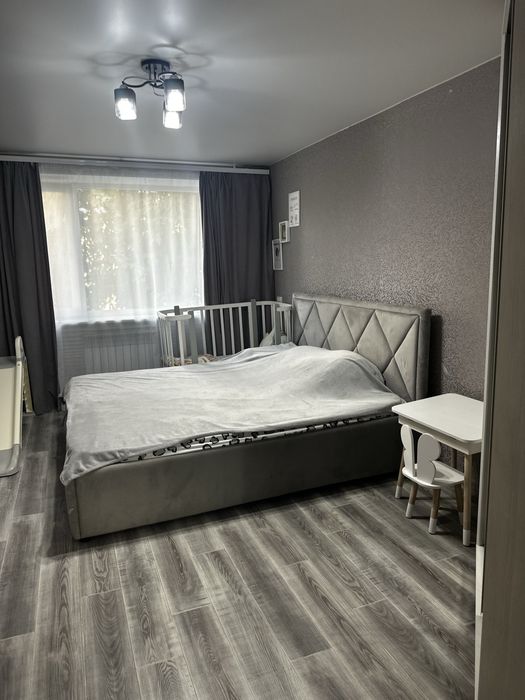 Продам 2к кв центр з меблями та технікою antonina