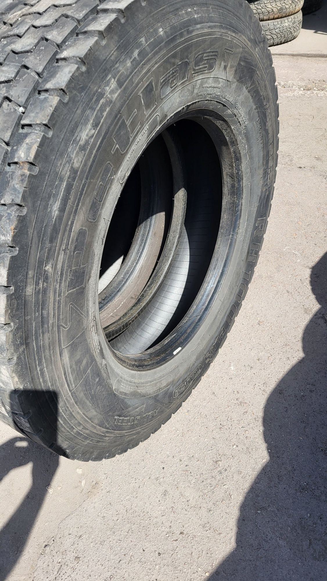 Продам шины б/у 295/80R22.5