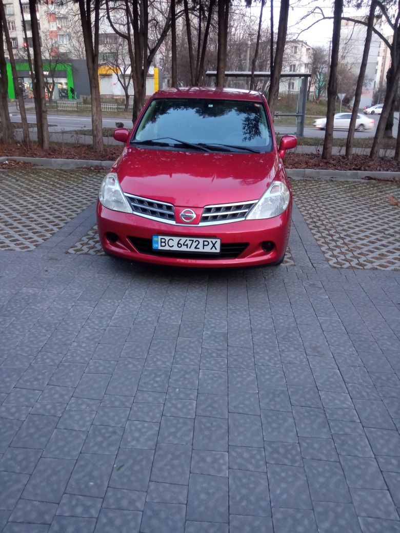 Nissan TIIDA 2012