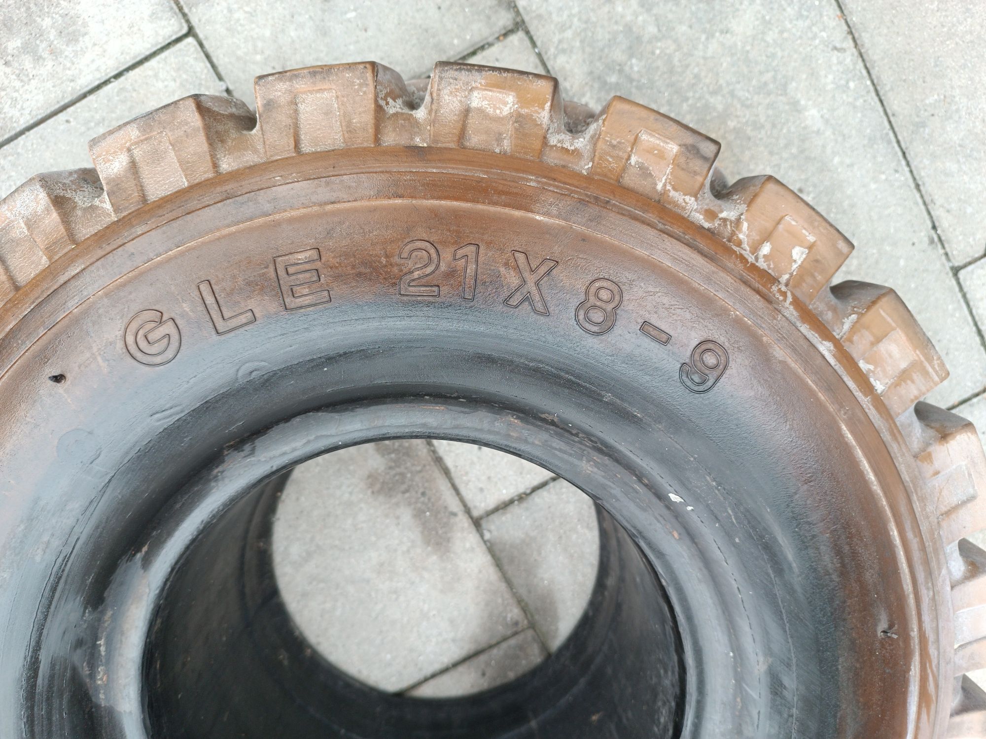 Opony pelne 21x8-9 Gumasol białe wózek widłowy-nowe-