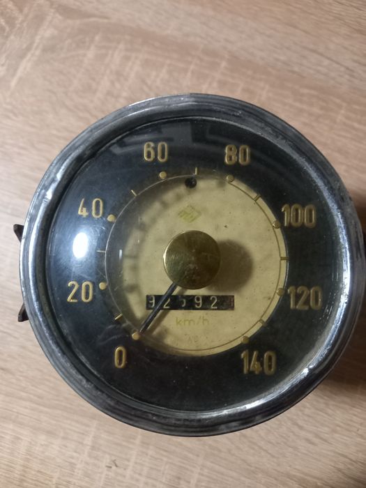 Stary licznik samochodowy Wartburg