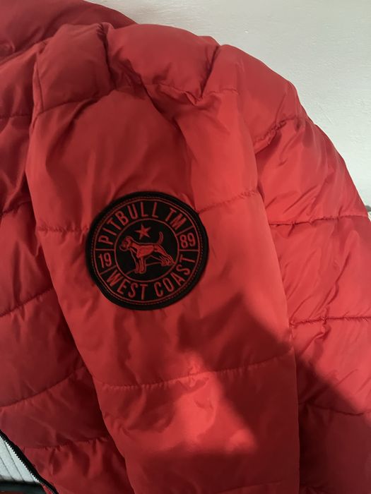 Czerwona kurtka PitBull