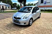 Toyota Yaris 1.3, polski salon, klima