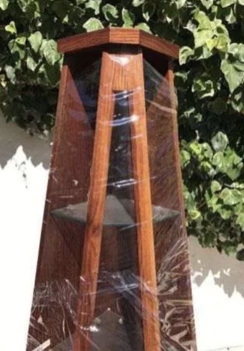 Cantoneira vitrine estante móvel de canto