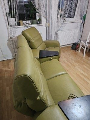 Kanapa Atrdeco oliwkowa skóra Eco z Niemiec  funkcja komfort  .