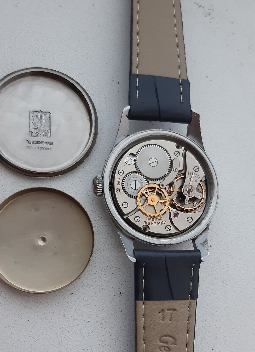 Годинник швейцарський Universal Geneve