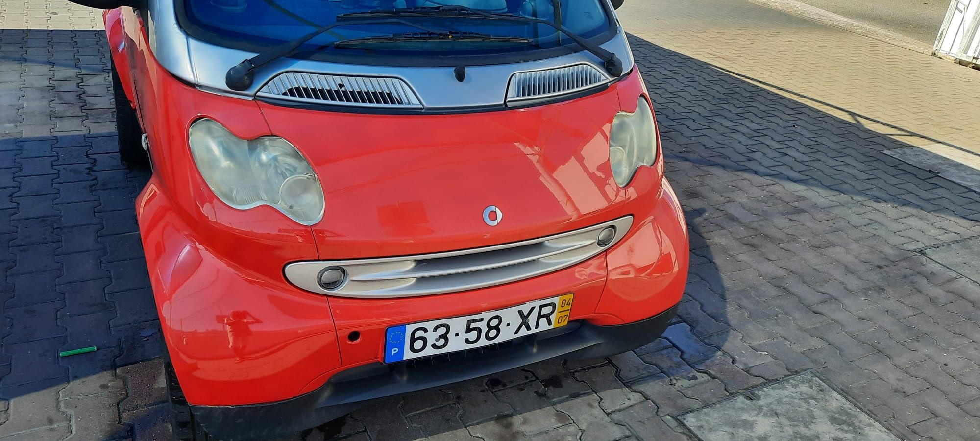 Smart Fortwo 699 Gasolina automatico com patilhas no volante.