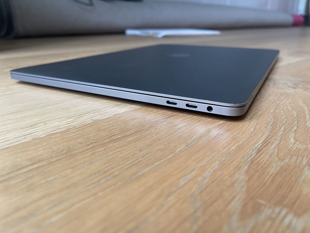 Потужний MacBook Pro 15" 2019 32Gb AMD Radeon 650$