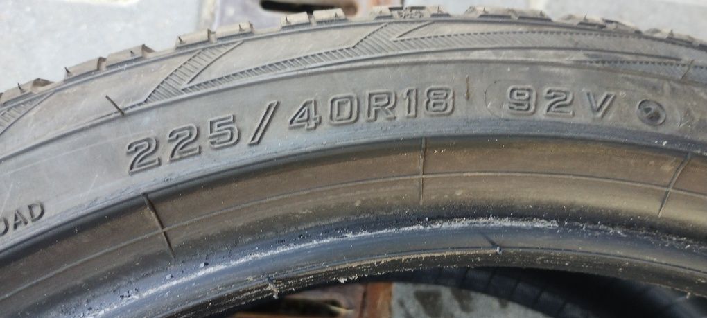 225/40R18 falken komplet opony zimowe