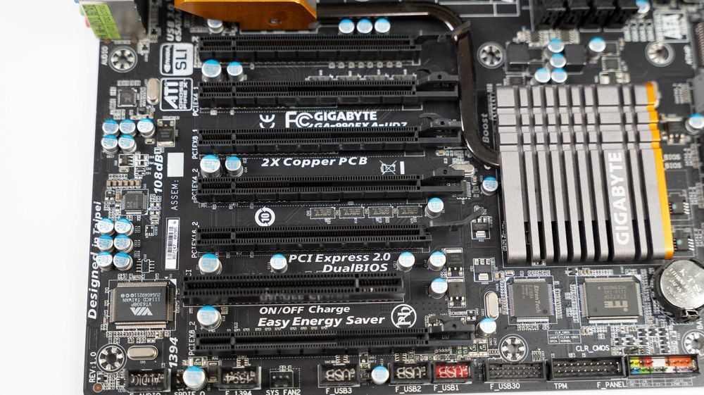 Материнська плата AM3+ GIGABYTE GA-990FXA-UD7