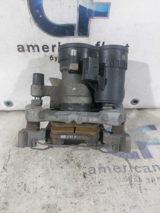 Honda Accord 18- Суппорт тормозной передний / задний