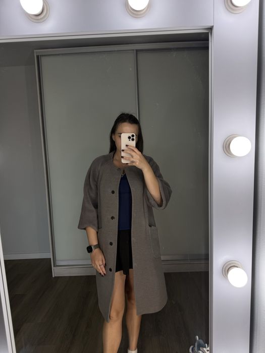 Пальто з хутровими рукавами