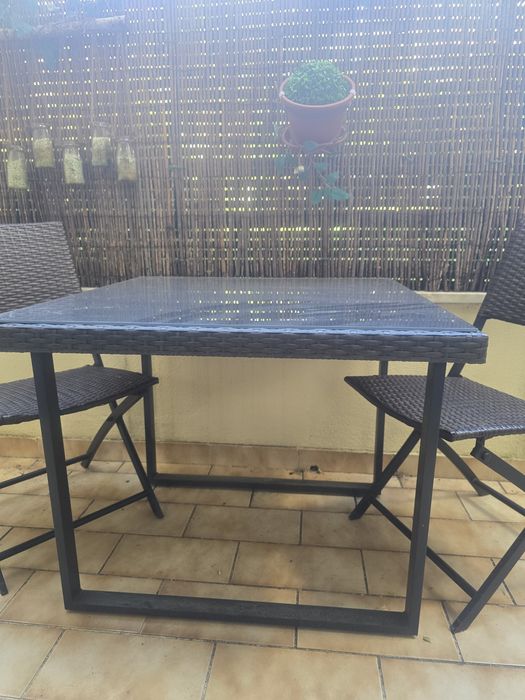 Mesa com 2 cadeiras para área externa
