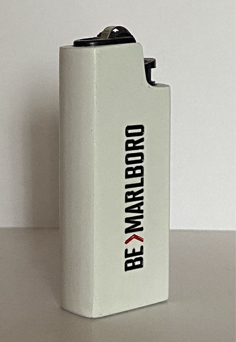 Marlboro MAYBE zapalniczka Bic w dobrym stanie, metalowym etui