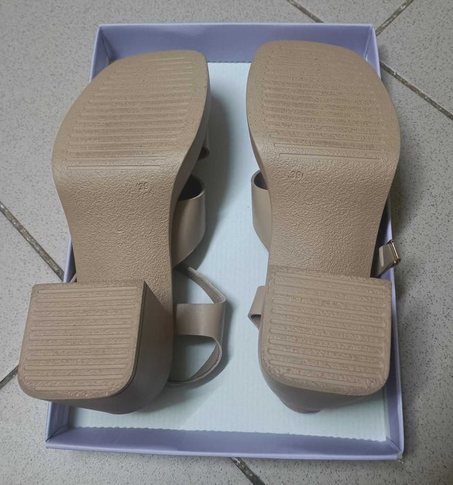 Шкіряні бежеві босоніжки жіночі 39р LONZA