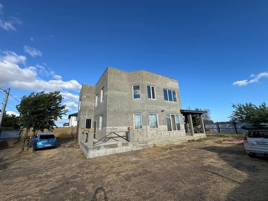 Продаю будинок біля ТРЦ Рівєра(210-023)