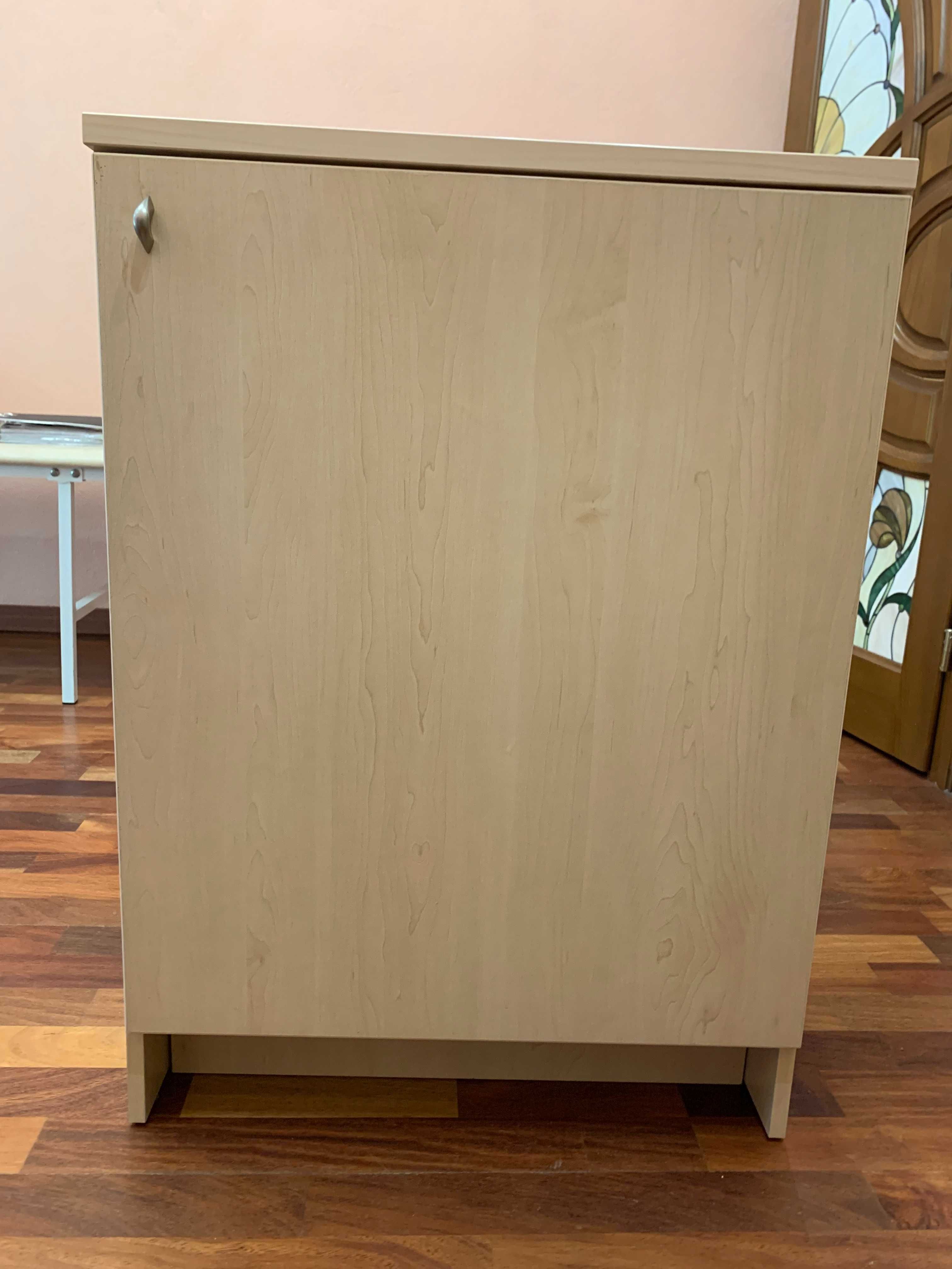 Меблі + холодильник вбудований Аriston Hotpoint б/у