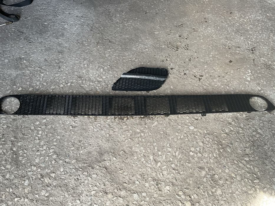 Grelhas frente nissan almera