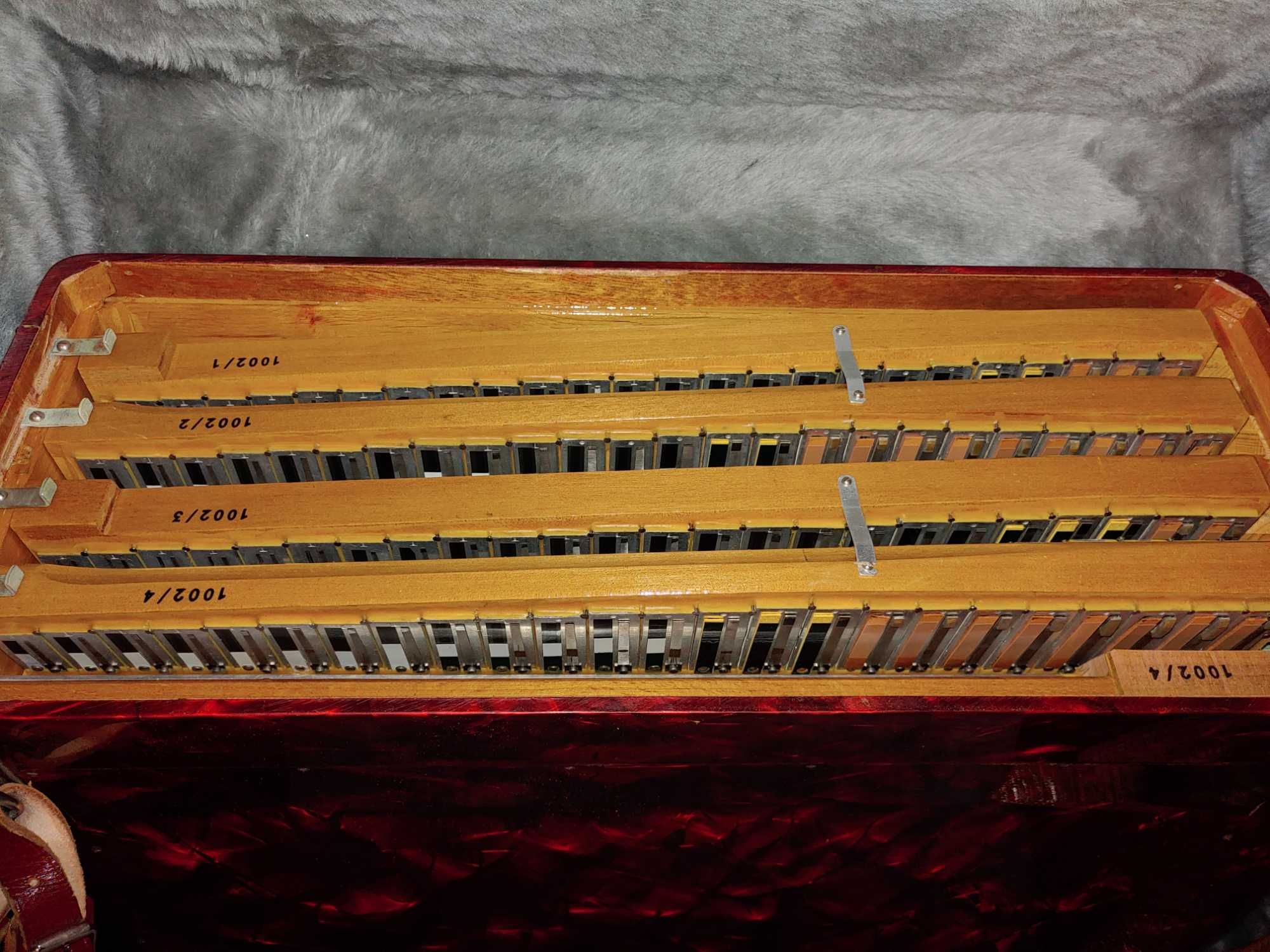 Hohner Riviera IV 4a Quarta voz de botões em bom estado