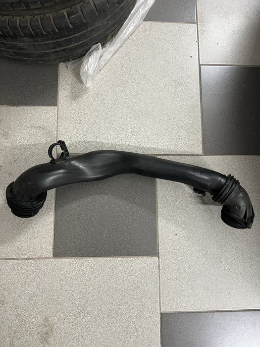 13718651066 BMW Патрубок воздушный, вход в турбину (наддув)