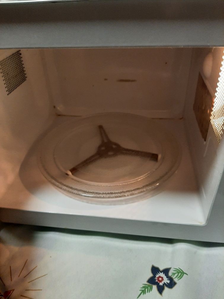 Kuchenka mikrofalowa Mastercook MM-17 GEB uszkodzona nie załącza się