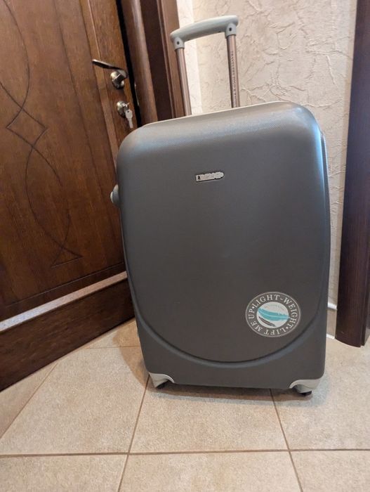 Дорожні валізи/чемодани