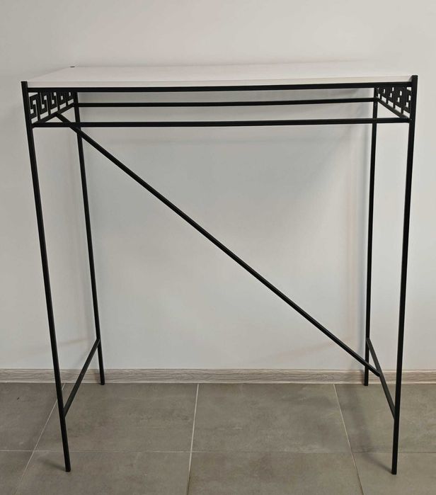 Wyposażenie sklepu odzieżowego, eleganckie stojaki