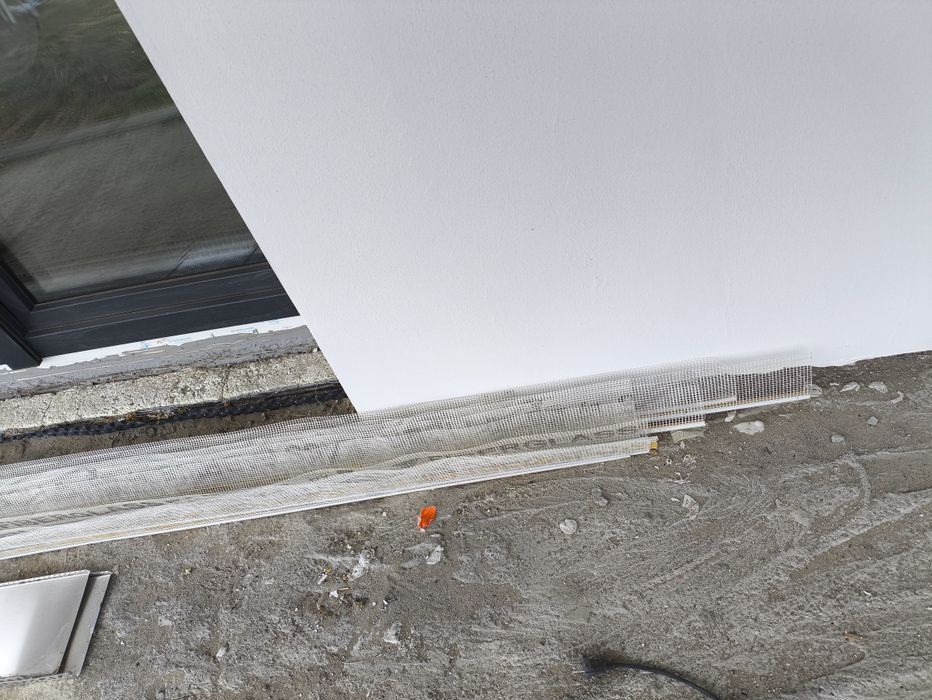 Lista startowa elewacja 20cm listwa przyokiena z siatka