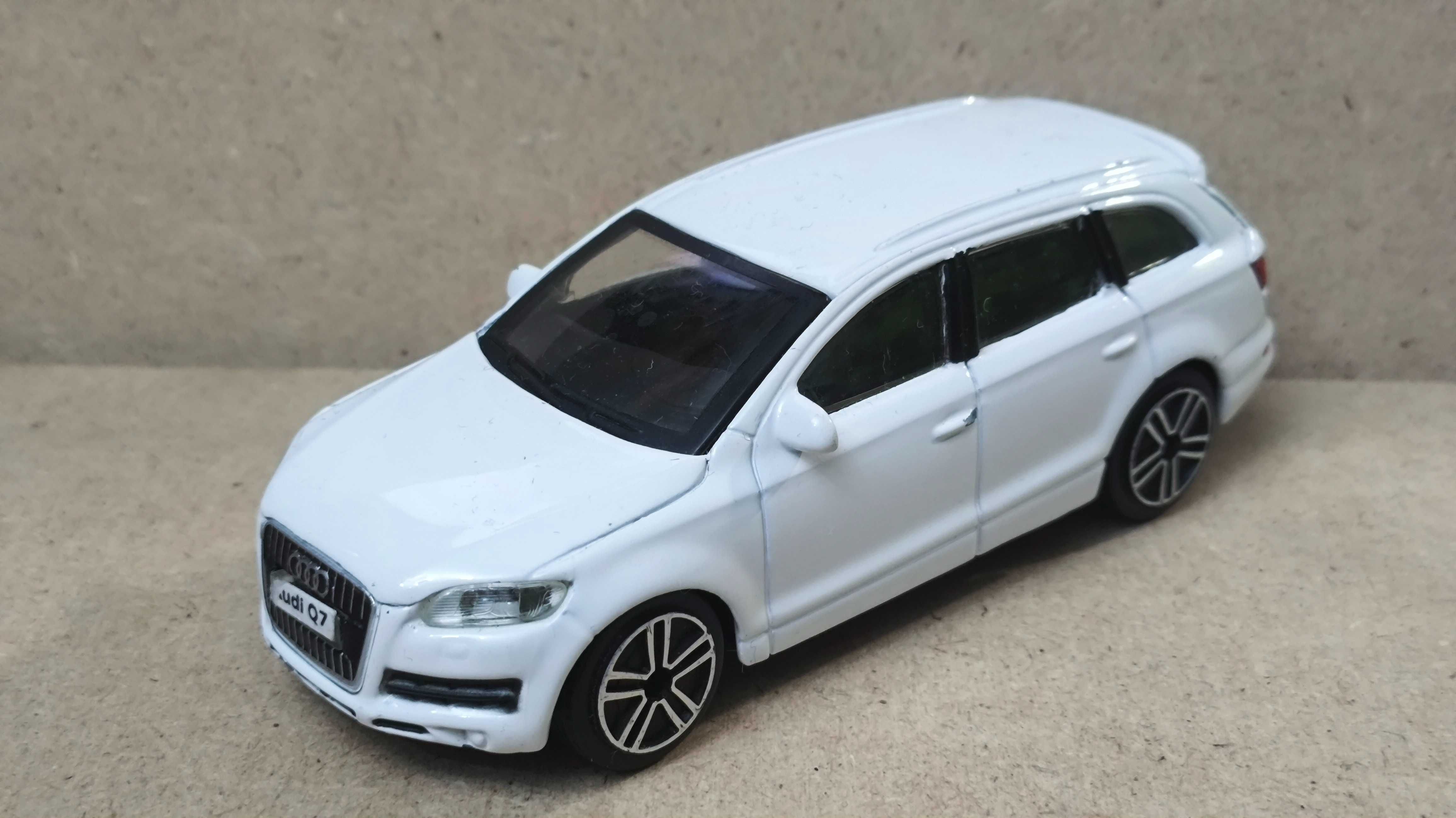 Машинка, модель авто Audi Q7 1.43 Bburago