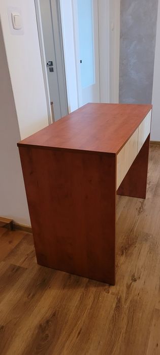 Stylowe biurko / toaletka – idealne do pracy i makijażu