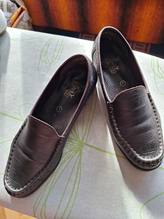 Продам туфлі жіночі шкіряні