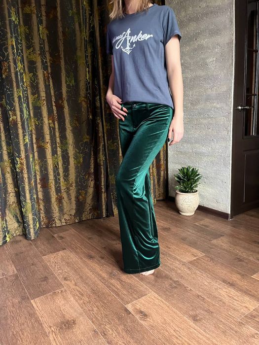 Оксамитові зелені штани