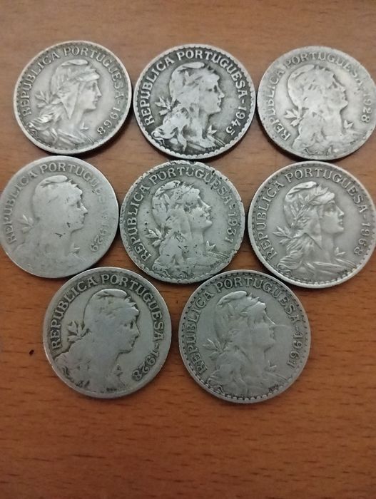 moedas de 50 centavos e de 1 centavo