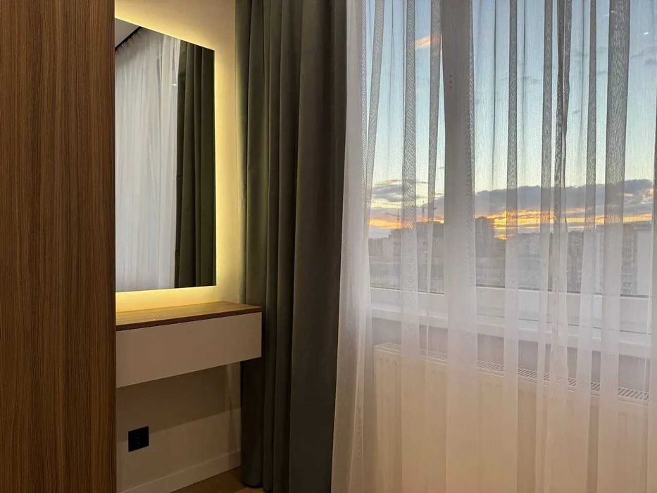 Шикарна двійка з кухнею-студією поблизу центру